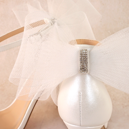 4" stiletto heel in white with rhinestone band and wire mesh statement bow
